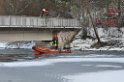 Hund und Person Eiseinbruch Koeln Fuehlinger See P010